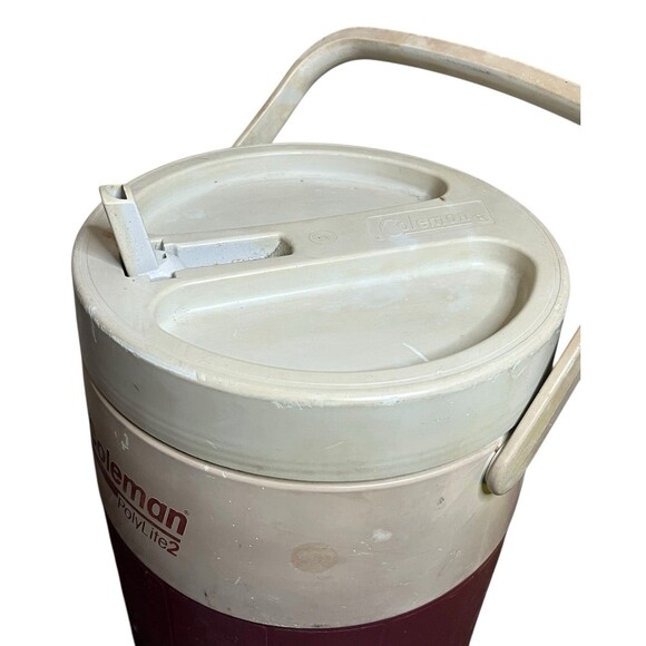 Vtg Coleman Polylite 2 Maroon White 1 Gallon Jug Dual Spout Handle 5592A USA - Picture 3 of 6